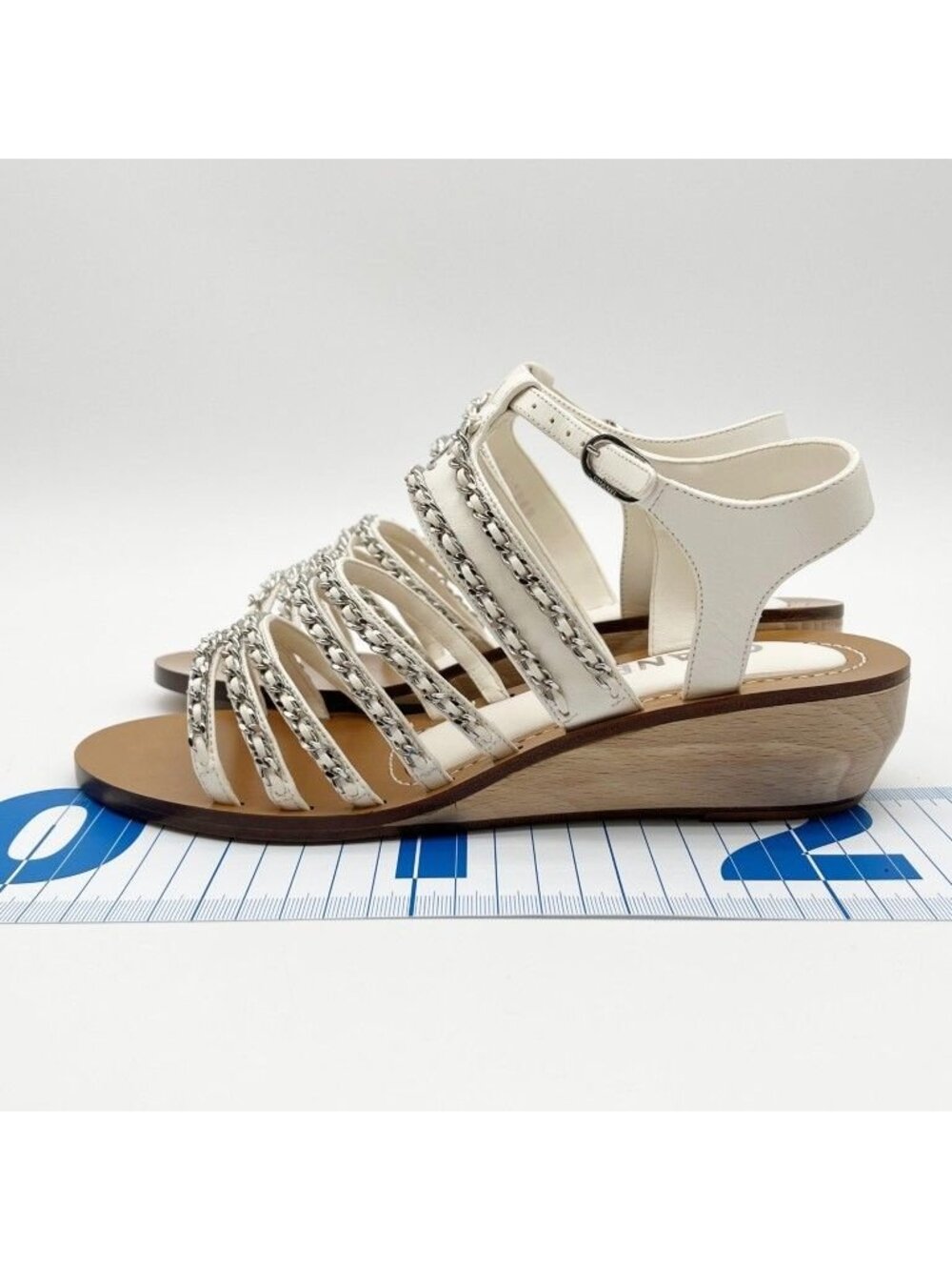 Chanel Sandals CC Logo White Leather Wood Strap Chain Silver - Picture 2 of 7